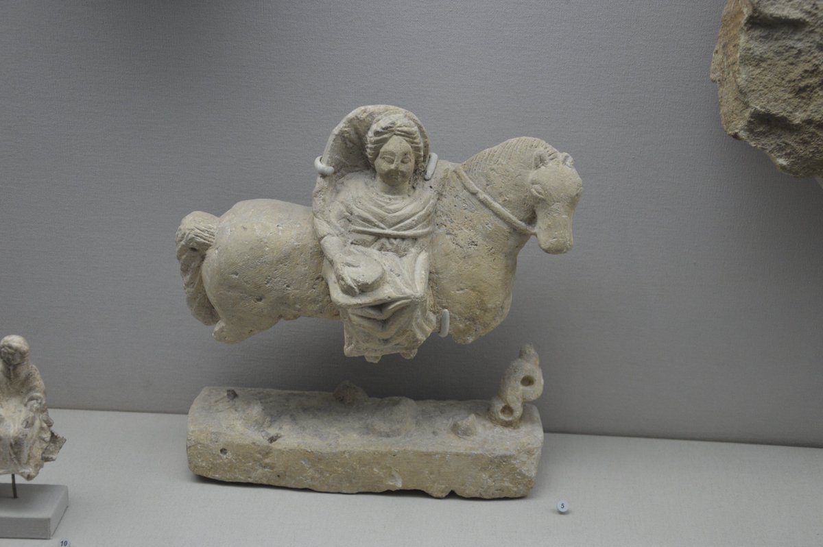 Once they became  #Romans, the Gauls kept worshipping their gods, but started making statues of them in the Roman styles. Here you have Epona, Goddess of Horses, still from  @Archeonationale for  #MuseumsUnlocked :