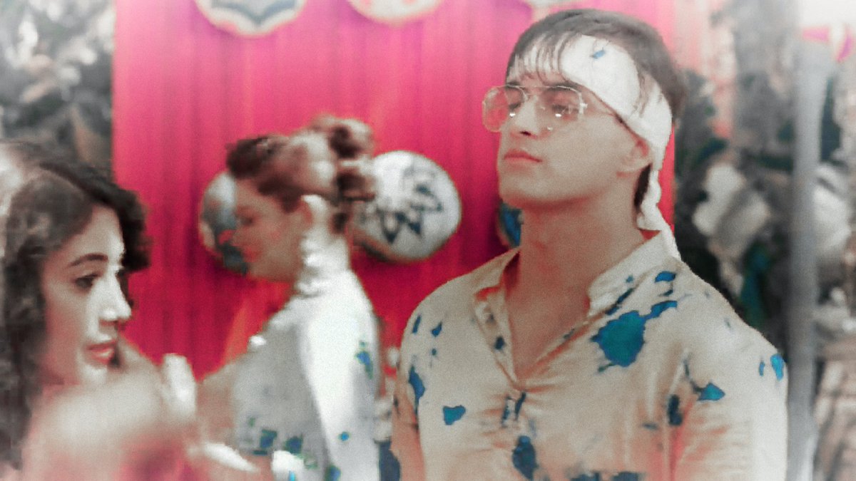 yeh kya on loop chal raha hai inka  #Kaira  #MohsinKhan  #ShivangiJoshi