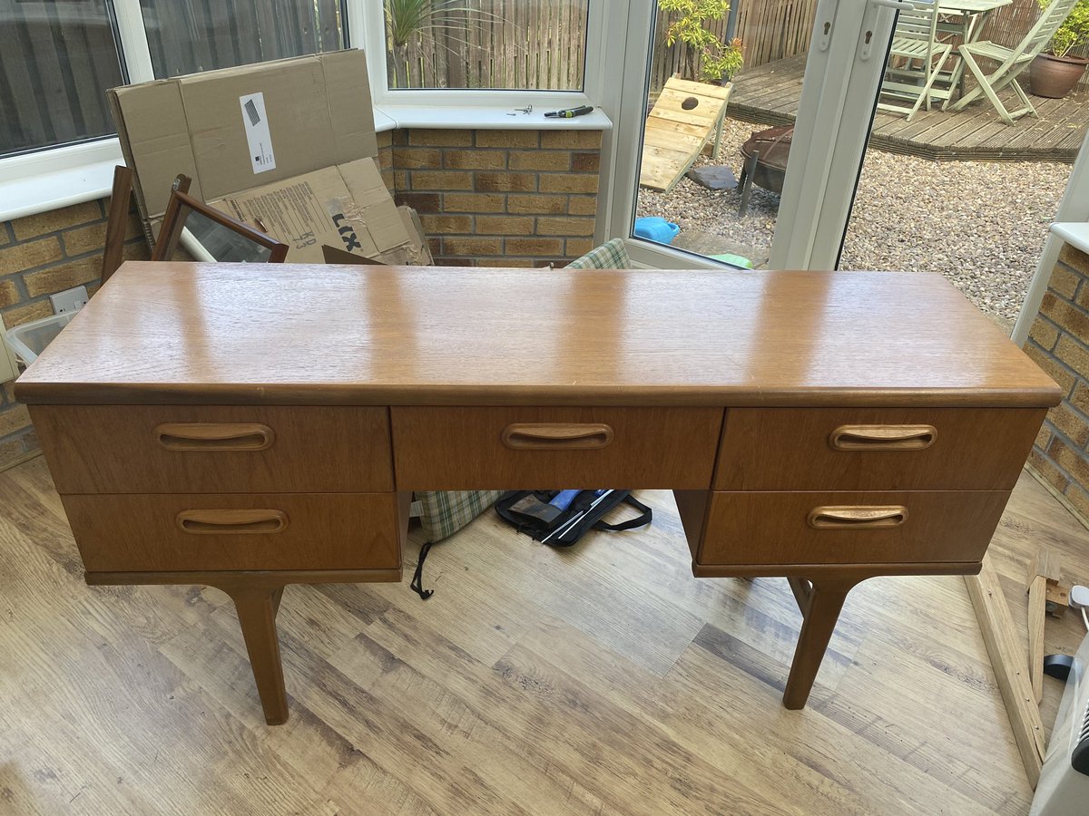 1008Beth's tweet photo. @DrewPritchard picked this up for £25, any tips for restoring the scratches? https://t.co/Z0uTsvXoQ4