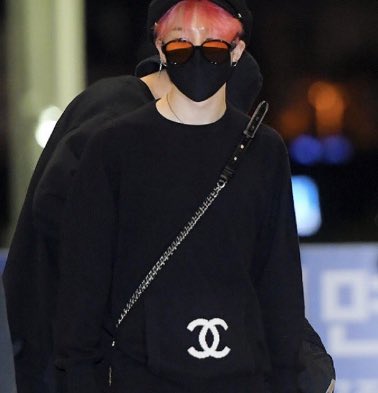 [end of thread] jimin looks literally amazing in chanel