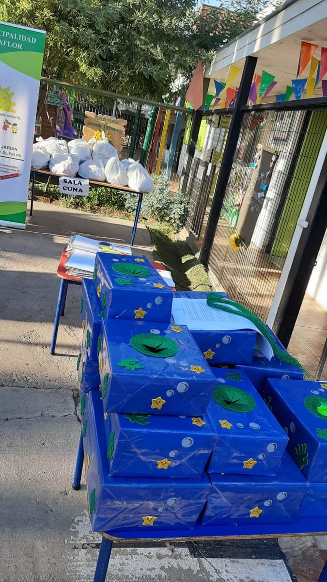 daempenaflor's tweet photo. Ampliamos la entrega de kits confeccionados por nuestras funcionarias, para seguir colaborando en el proceso educativo https://t.co/yGPhrplC62