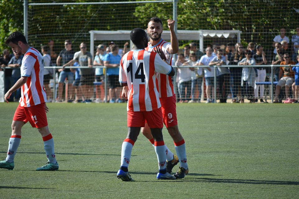 AjuntaMartorell's tweet photo. ⚽️ @AbdeHadd deixa el @cfmartorell després de 10 anys al primer equip blanc-i-vermell

➡️ https://t.co/fIr1L6MtUs https://t.co/dIUrRMj7ms