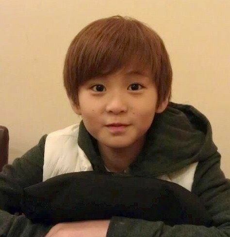 a thread of mark lee but he grows bigger as you keep scrolling