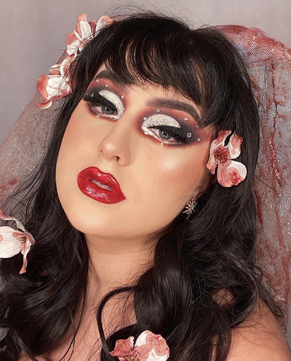 KimchiChic's tweet photo. A saucy red lip moment from miss Hailey Jones (@ ahaileydose on IG) with our High Key Gloss shade Pomegranate! 💋 Like it? They’re all on https://t.co/KmCv2tLXDP! 💖 @KimChi_Chic #kimchichicbeauty #kimchichic #beauty #makeup #highkeygloss #kimchibabe https://t.co/qrhHecKF3v