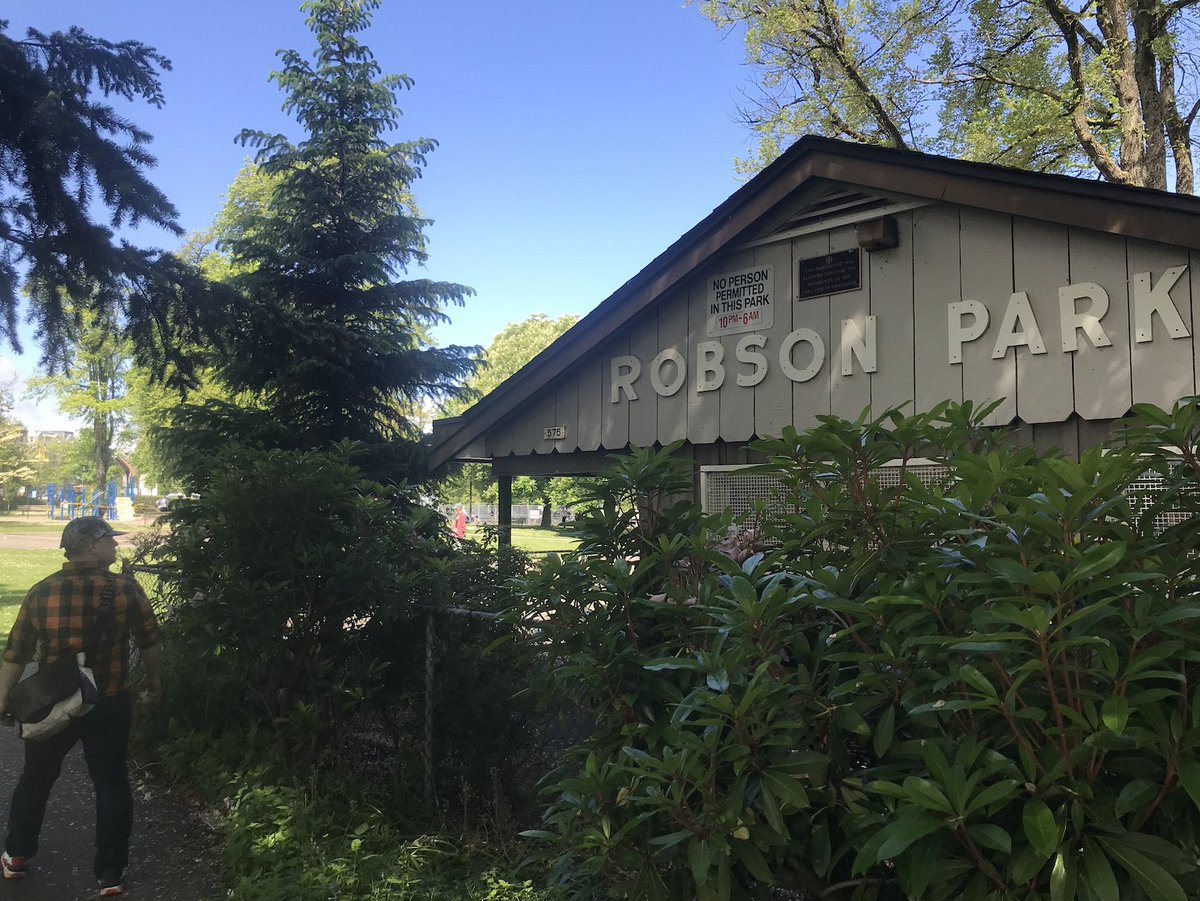 5. ROBSON PARK- Few people are going to rave about Robson, but it has pretty much everything you need- Good areas to play sports, to sit, to get shade, to get sun, good playground, it's all good!- Surprisingly quiet next to Kingsway- But nothing is super, so here it sits
