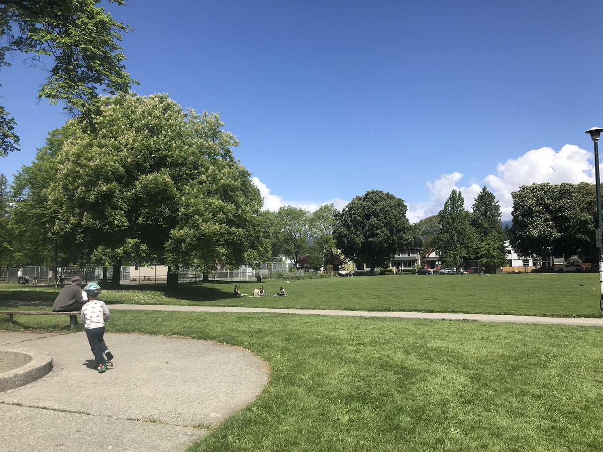 5. ROBSON PARK- Few people are going to rave about Robson, but it has pretty much everything you need- Good areas to play sports, to sit, to get shade, to get sun, good playground, it's all good!- Surprisingly quiet next to Kingsway- But nothing is super, so here it sits