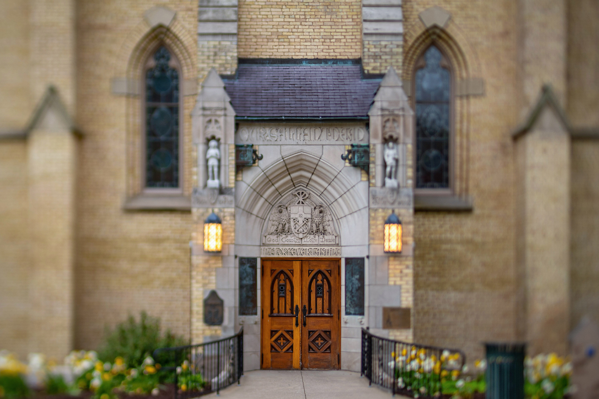 NotreDame's tweet photo. The east entrance to the @NDBasilica is inscribed with a familiar phrase: God, Country, Notre Dame. 

This memorial to the students, alumni and faculty members who sacrificed their lives in World War I was dedicated on #MemorialDay in 1924: https://t.co/GEfM3AGY3h https://t.co/ox0oLwJ7bz