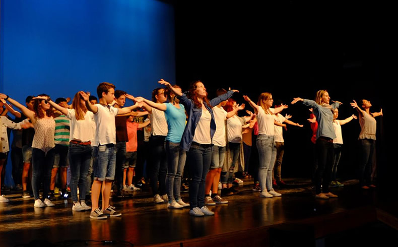 mercatflors's tweet photo. La nominació inclou el #TotsDansen, una extensió del TOT DANSA al territori català, que també està liderat pel Mercat de les Flors
Ambdós projectes tenen l'objectiu de promoure i fomentar la dansa contemporània entre els joves de secundària https://t.co/Go3JTs4YEW