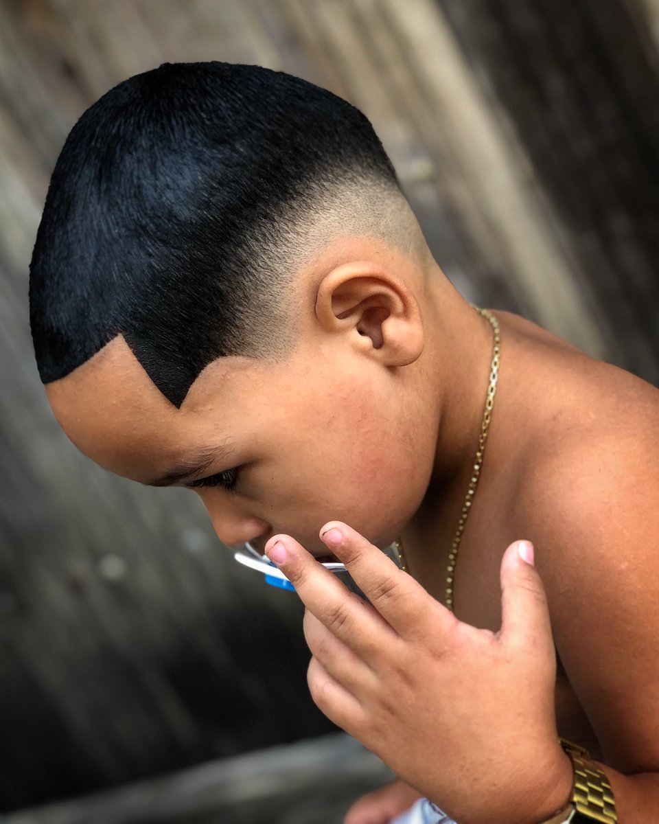 Kaua_smith__'s tweet photo. régua kids. 🤯💥✂️ https://t.co/Gf5PvRXnoL