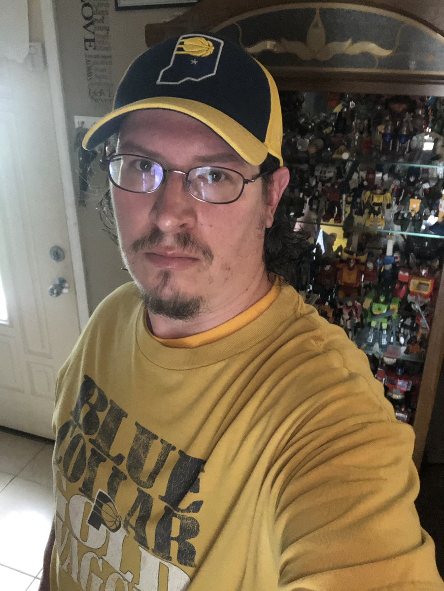 PKilcline80's tweet photo. @PacersTeamStore I go head to toe on #GoldFriday #GoldFridaySweepstake https://t.co/e1DUvfuJ9k
