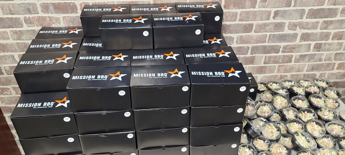 CLevitan17's tweet image. On a MISSION @THDMadisonHTS!! Kicking off Memorial Weekend right for our associates!! Mission BBQ at its finest!! #ThankYou #ProudASM #TogetherNeverAlone @rmarl17 @McFarrenGary @SWHR33