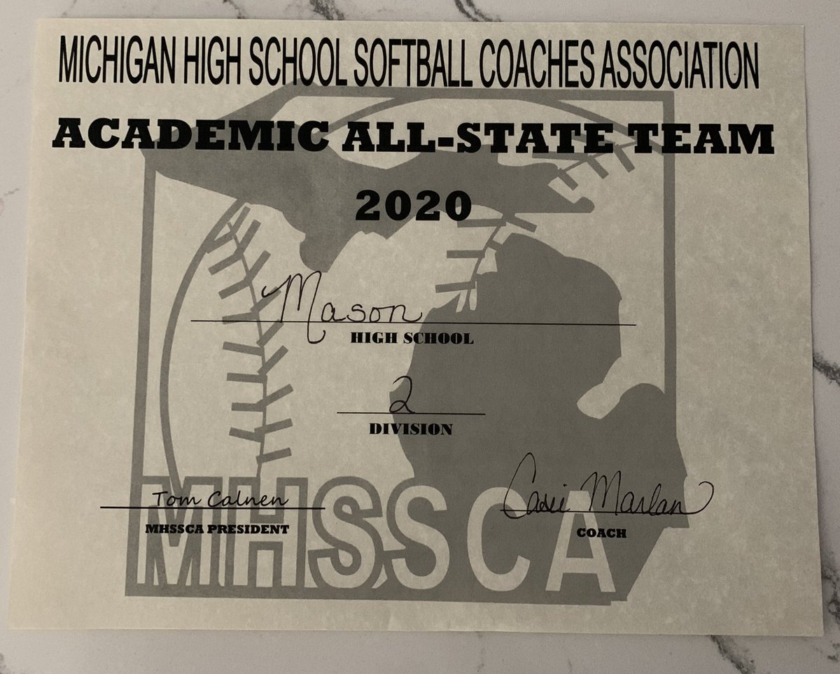 Mason_Softball's tweet photo. Today we celebrate our Academic All-State Team GPA award of 3.65! Reagan Bercaw (@reagan_bercaw) and Sophie DeMott (@sophiedemott) were recognized as Academic All-State with an individual GPA of 3.6 or higher. #Smarties #BulldogPride #GettingItDoneInTheClassroom https://t.co/6z7RsmVxUe