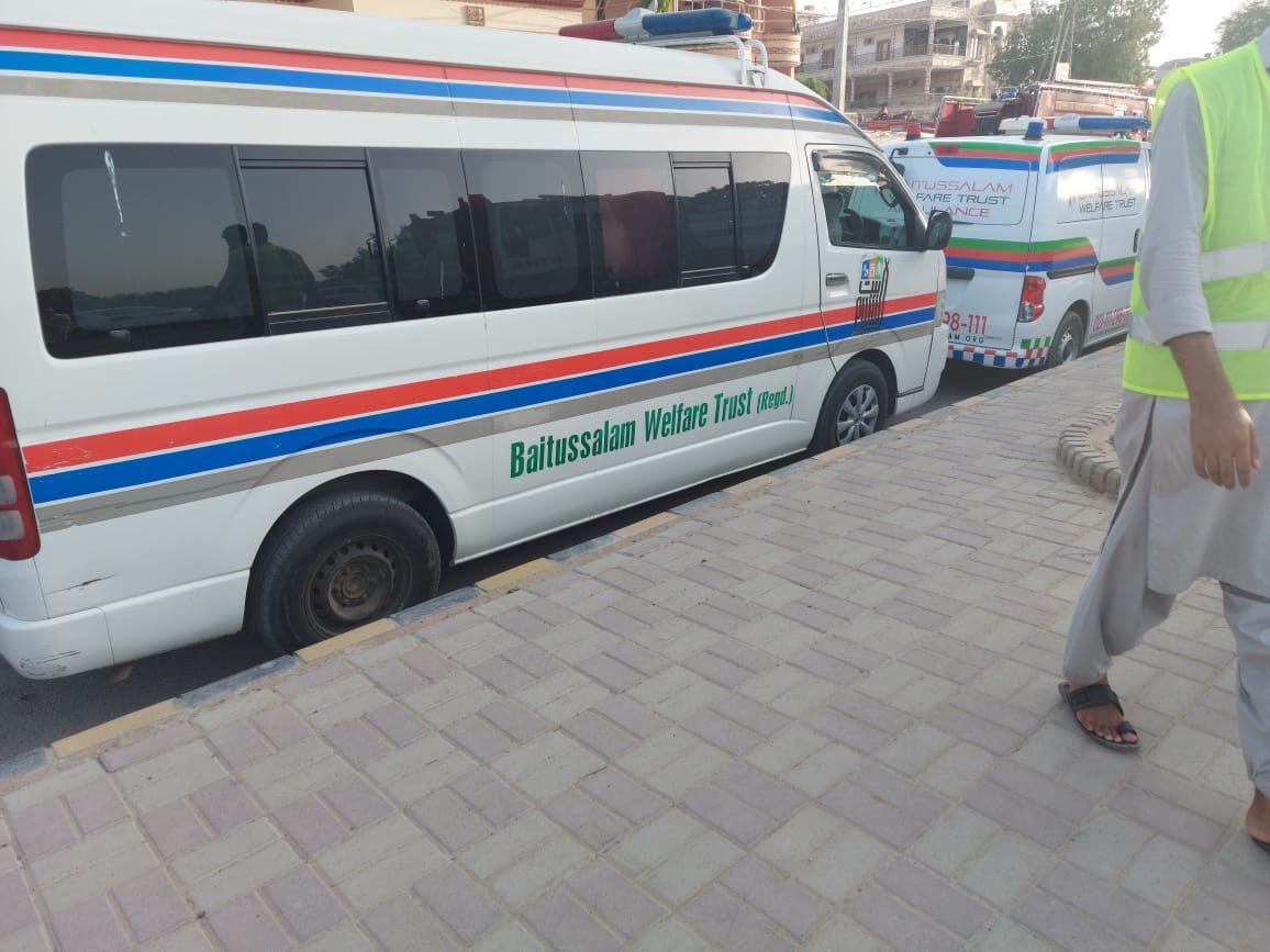 Baitussalam_Org's tweet photo. Plane Crash Site
#PK8303 #planecrashe #Karachi https://t.co/L08PHYV2wY