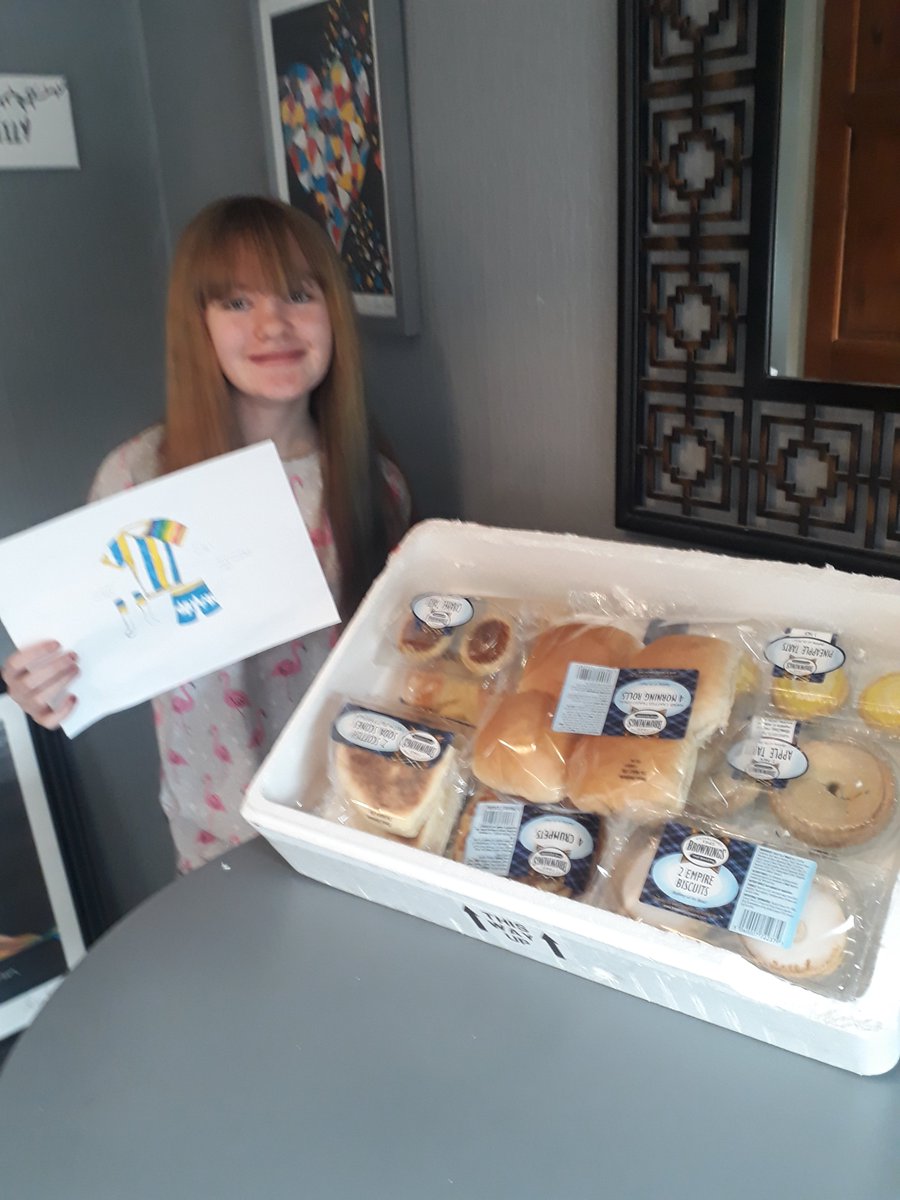 AmandaD57002943's tweet photo. Abbi can't wait to tuck in to her hamper prize 👍🤩🌈
@JaniceBallanty2
@claireyzumba
@KatieBallantyn8
@BrowningsBakers
@TrustInKillie
@KillieKits
@cathyjamieson https://t.co/eECxUnMVjs