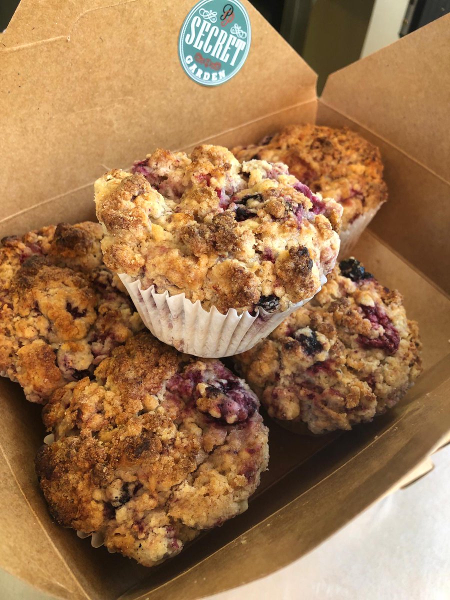 Heading into the bank holiday weekend in style…😍 Pics from <a href="/SceneCuisineUK/">Scene Cuisine</a> and <a href="/SecretGardenCF/">Secret Garden Cafe, Bute Park Cardiff</a>.

Big thanks also to <a href="/TC_Hotels_Wales/">Town & Country Collective</a>, <a href="/Milkwoodcdf/">Milkwood</a>, @RestaurantJS for another vibrant spread! 

🍤King prawn &amp; chorizo paella
🍆Chickpea &amp; aubergine tagine
🍓Vegan berry muffins