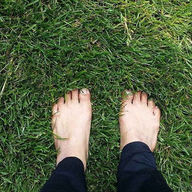 mirimirigirl's tweet image. Grounding is as simple as taking off your shoes off and getting your feet on the grass. #maorihealing #indigenouspractices