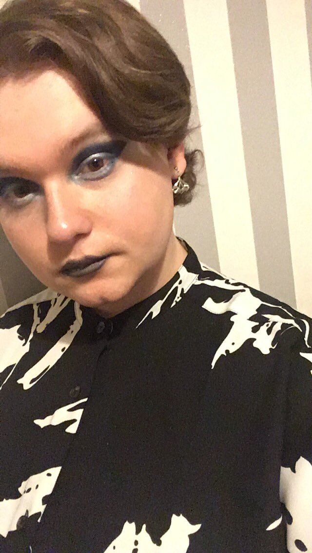JackjackLane's tweet photo. Due to Lockdown and partaking in many zoom quizzes I have had the opportunity to get glam for no reason. #bluebood https://t.co/bGdUZiscXF