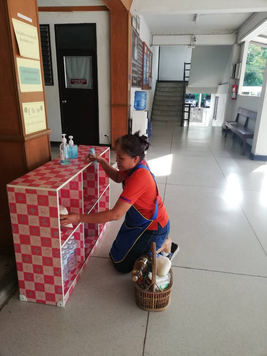 วันนี้ตู้ปันสุขของเราได้รับการสนับสนุนจากคุณปัญญา ร้าน ป. ปัญญา นำข้าวของมาเติมตู้ปันสุขเพื่อบริการพี่น้องประชาชนที่เดือดร้อนหรือได้รับผลกระทบจากการแพร่ระบาดของโควิด-19 แวะเวียนมาใช้บริการได้นะครับ