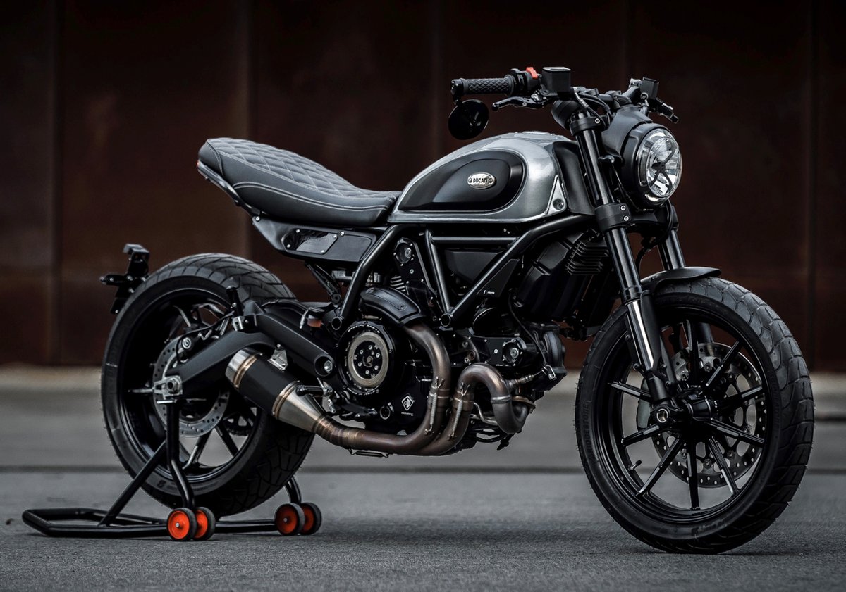 The_Marques_Man's tweet photo. As bikes go, this one ticks a lot of boxes...  1 of 5 custom @DucatiUK scrambler entries into this year's #CustomRumble to be decided on Monday (live at 4pm via https://t.co/VGDOeQwNgU) https://t.co/zOt1mhLQD8