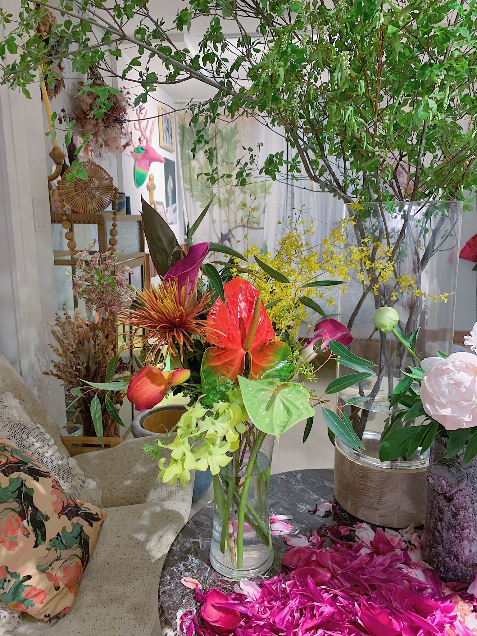 ᴀ ʏ ᴜ ᴍ ɪ ɢ ᴏ ᴛ ᴏ お花バラバラ系の花束 お花まとまり系の花束 どちらが好きか 30代のみなさまに インスタでアンケートをとったら 75 がバラバラ派だった 今まで まとまり系の花束の美しさのみを信じて鍛えてきたので ちょっとびっくり