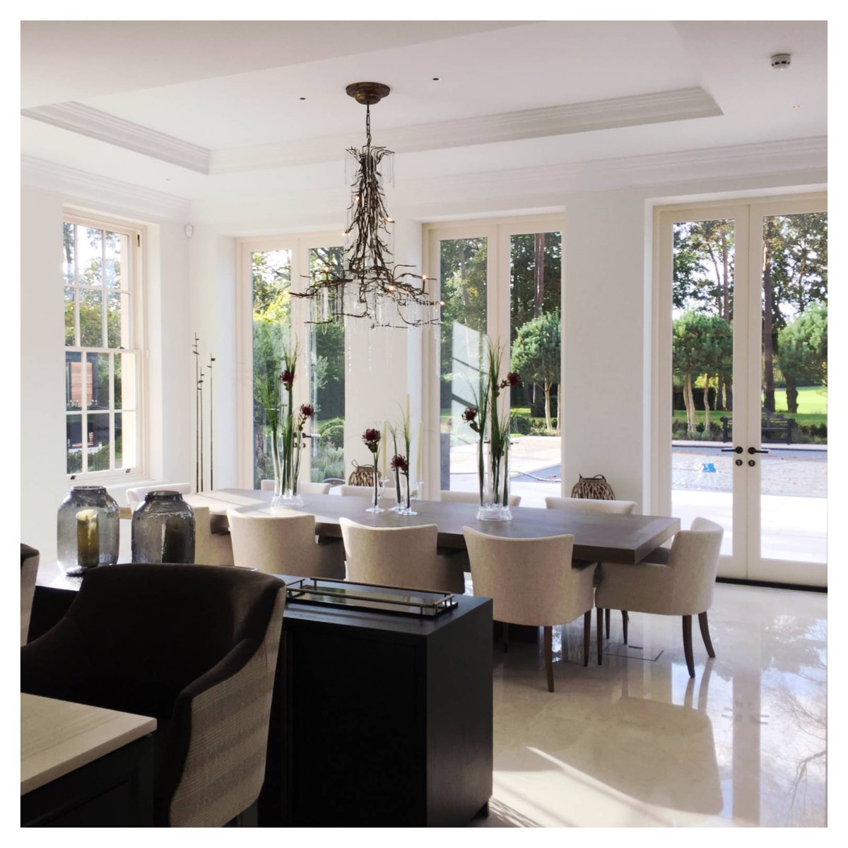FitoutsUk's tweet photo. A contemporary finish with new sash windows and doors fitted, achieving natural light from every angle ๐
#windowfitting #windowfittings #windowfitters #windowinstallation #windowinstallations #windows #sashwindows #framemaster #doorfitting #newdoors #joinery #fitout #carpentry https://t.co/DnXmizo2qJ