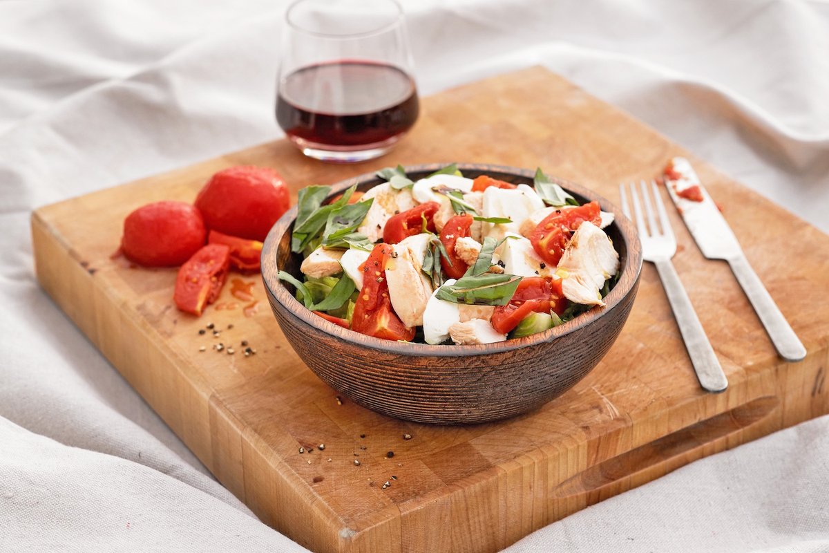 DeiFratelli's tweet photo. Raise your hand if you love Dei Fratelli Tomatoes and mozzarella! This summer caprese salad will give you the fresh flavors you've been craving while adding that pop of color to your Memorial Day Weekend. Click here: https://t.co/PUDdn7vcKF
#DeiFratelli #Tomatoes #MemorialDay https://t.co/XXeIjJQRO4