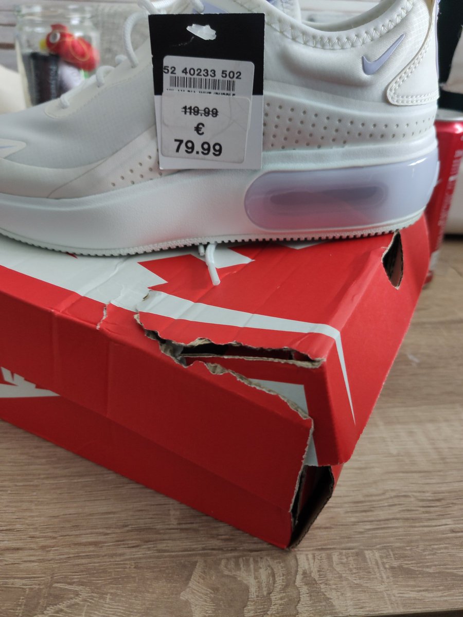 Cian909's tweet photo. @FootLockerEU just received these, paid €120, stickered €80 and box ruined. Not great as meant for a present. Any follow up? https://t.co/tKgN6LXI4N