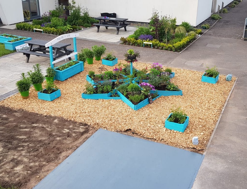 BloominInverkip's tweet photo. We would like to say ' Thank you' to our Key Workers that have been keeping us safe and keeping our community going❤ We hope that our local community can enjoy our 'You are a Star' garden as our small tribute to the work our amazing Key Workers are doing🌈
Blooming Inverkip🌺🌺 https://t.co/WUHINL0spd