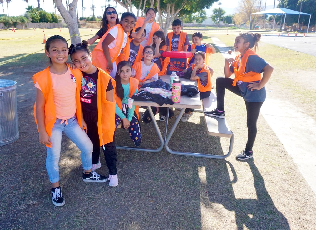 #FlashbackFriday ..."The One Where"....our @LonghornsLbj #ASB kids were exhausted from helping me run our "obstacle course" #Walkathon all day...#futureleaders #StayActiveDSUSD #PersonalBest <a href="/rhonda55750151/">Rhonda Wilhite</a>