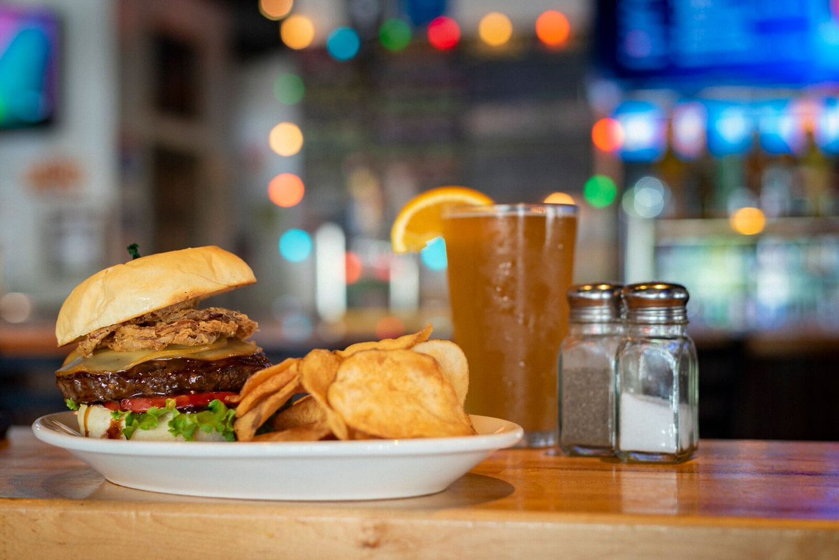 TremontTavern's tweet photo. Reunited and it feels so good! Kick off your long weekend with burgers and beers to-go! Call 423-266-1996 to place your order and be sure to ask about our current beer selection!
#CHAeats #TremontTime #TremontToGo #BestBurger https://t.co/ITYFu15Xyd