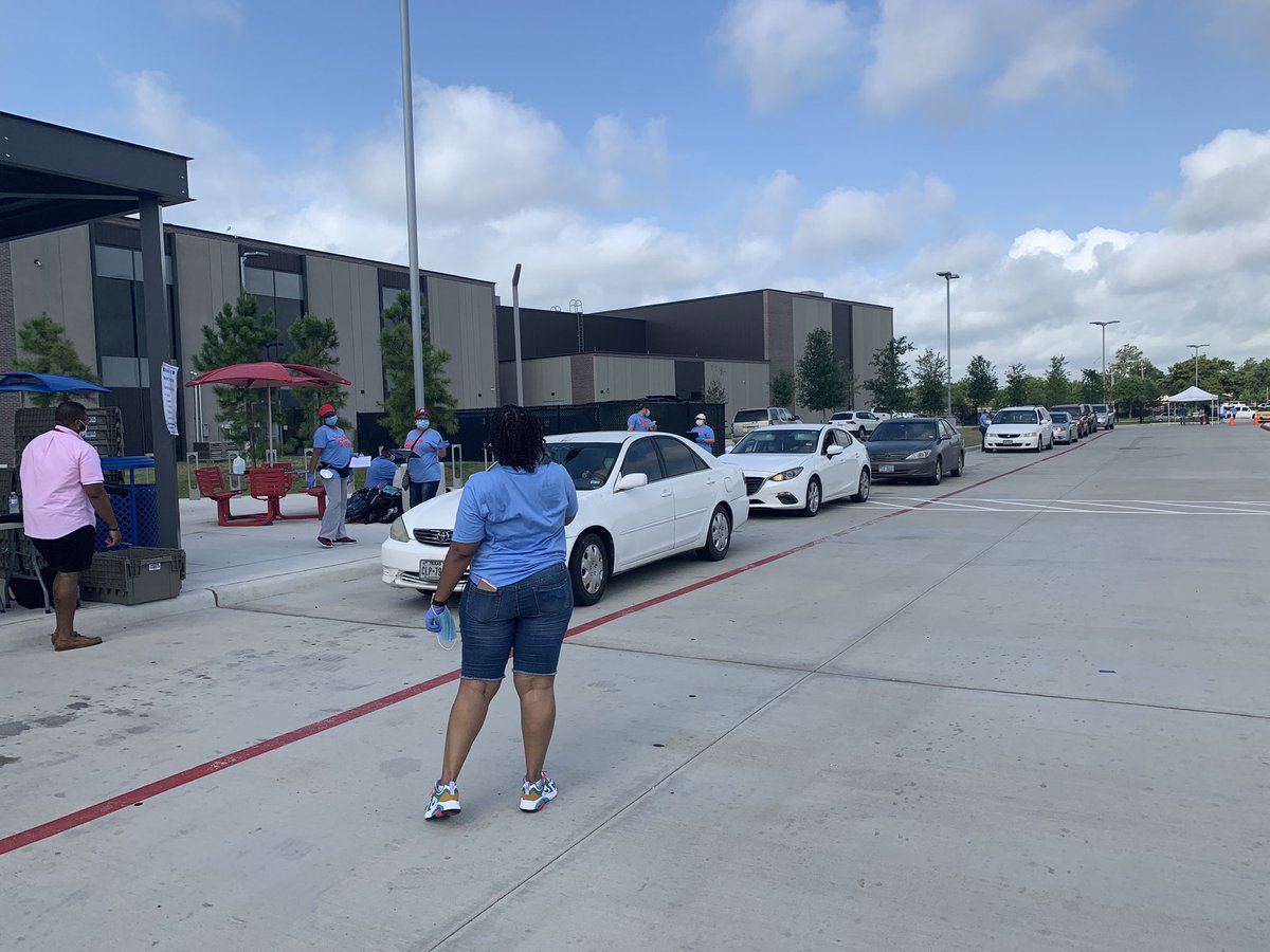 MadisonEla's tweet photo. Marlin Nation is out in full force for Senior Checkout! https://t.co/lUNdGlmh41