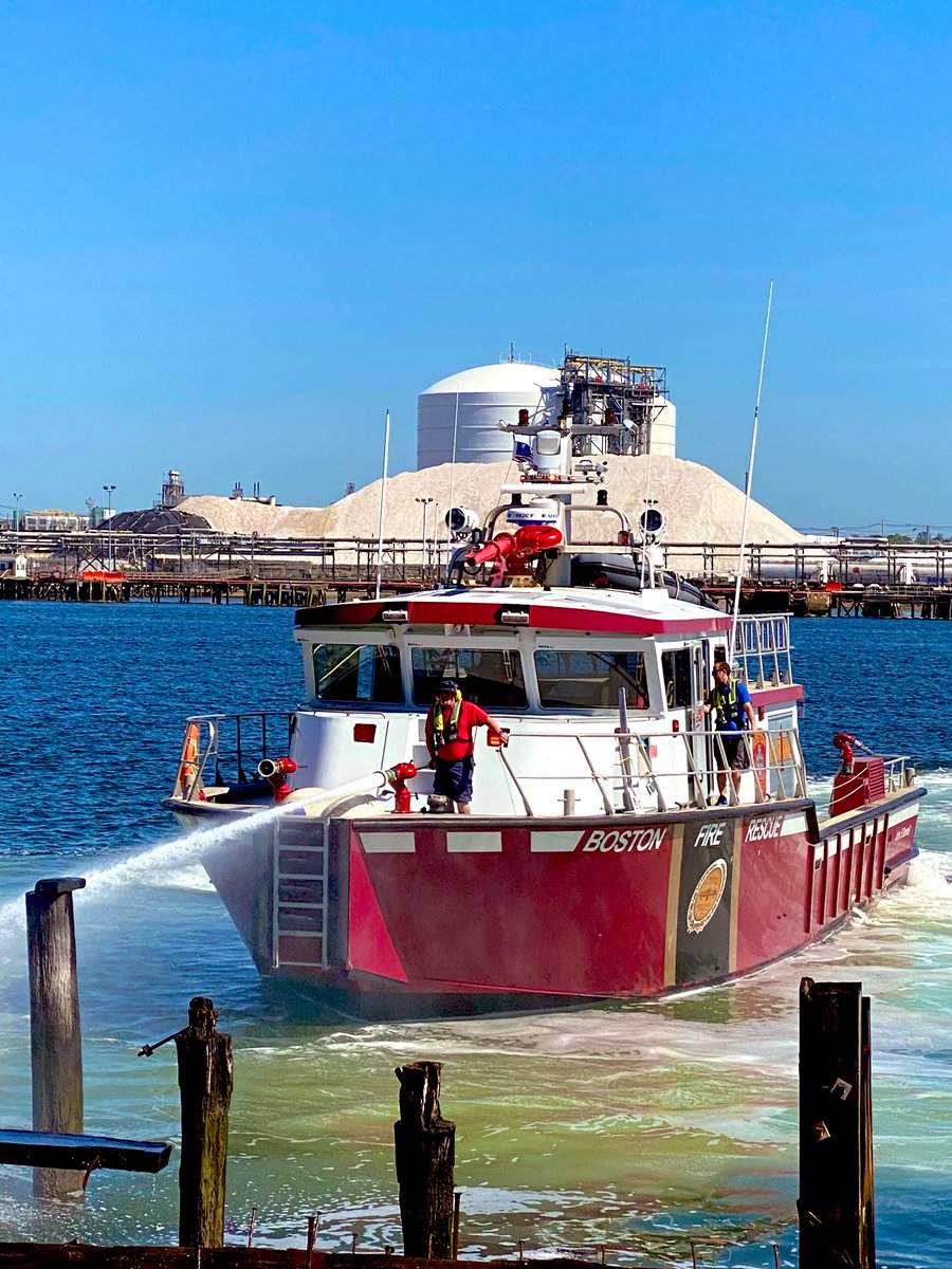 BostonFire's tweet photo. Pier fire in rear of 100 Terminal St. in Charlestown . @BostonFire Marine unit had good access from water. Thx to good communication between @Massport &amp; BFD the fire is out quickly &amp; no injuries were had. https://t.co/iVCHdeg7Zc