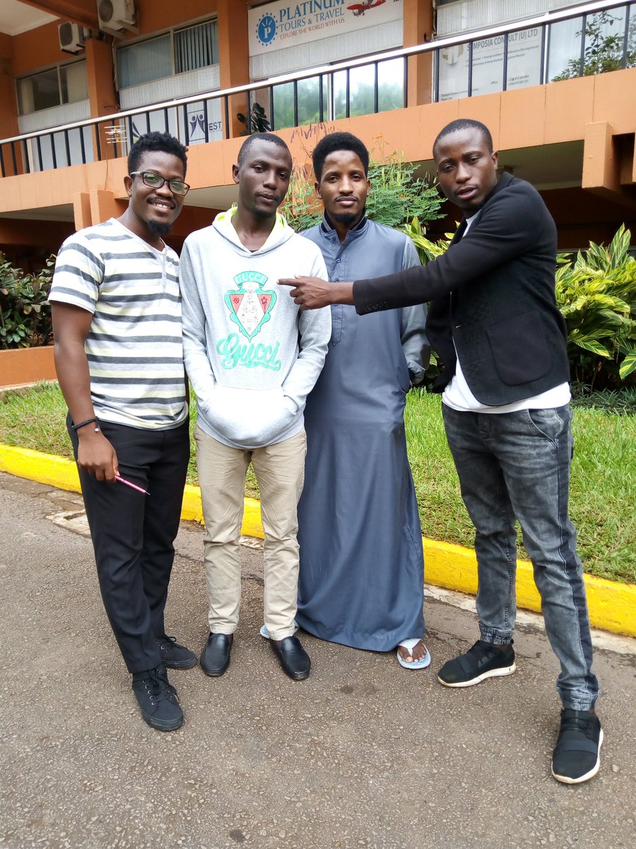 CowellKeneth's tweet photo. Omugagga oyo asembayo ku line mumutwebalizeeko kubanga atuwadde akawunga. Mbutwakola bulungi last Saturday okusinga ku bannafe ab'e kamwokya wali ku kasaawe. Enkya tubaddamu
@SolomonKaweesa1 
@mba_ziira 
@fsnakazibwe 
@ntvuganda 
@kyamageroandrew https://t.co/bZZL0Jvicm