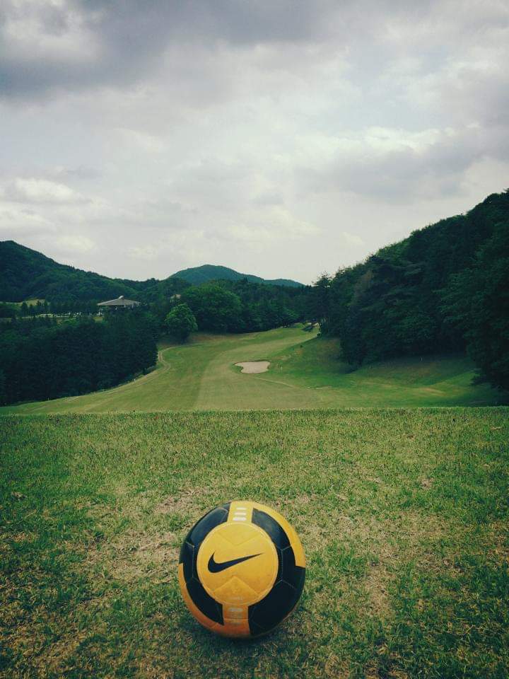 aracofc's tweet photo. That was my first time footgolf 6 years ago ⚽⛳
#footgolf
#firsttime
#6yearsago
#araco https://t.co/M0sKJlXNNq