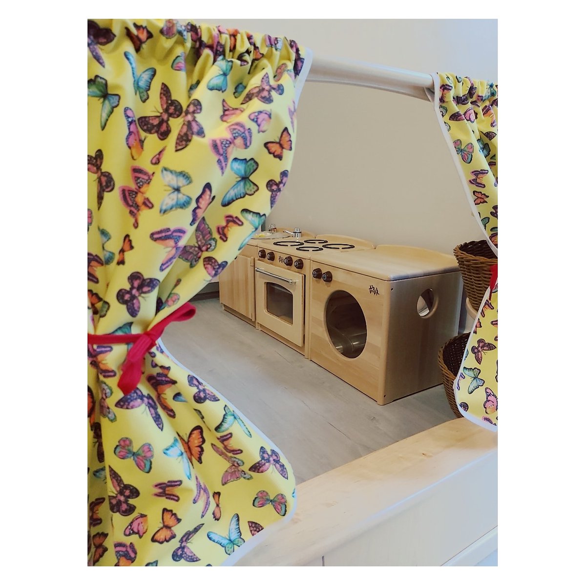 SimkapChildcare's tweet photo. It is invaluable for us to create homely spaces within our nursery, enabling children to recreate their own experiences, while in turn learning about others.

What is your child's favourite room to recreate in role play?

#roleplay #familytime

https://t.co/uYH2LudH1e https://t.co/g5jmCK6Nfj