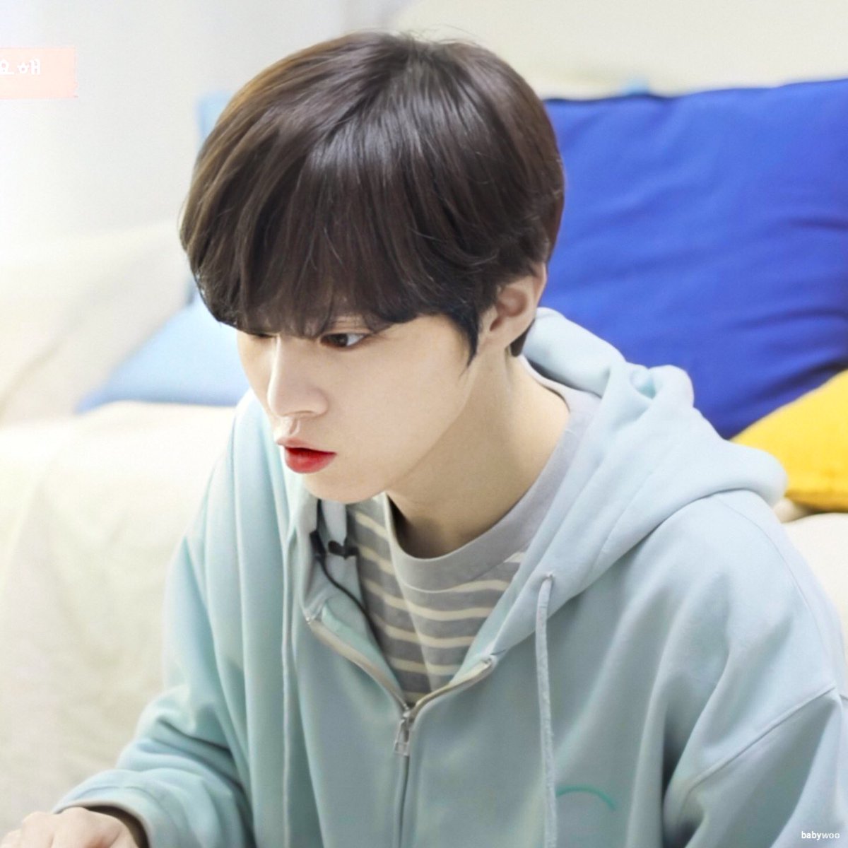 #김우석 #우석이의언박싱  

🐰💬