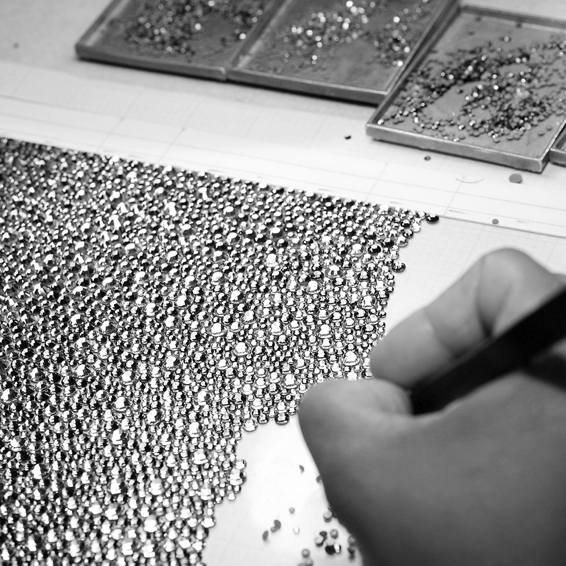 JudithLeiber's tweet photo. Sharing a little sparkle with you today…here’s a look at the process of hand-setting the crystals for our soft clutches. #addsomesparkle #judithleibercouture https://t.co/tDXpvCQ0BS