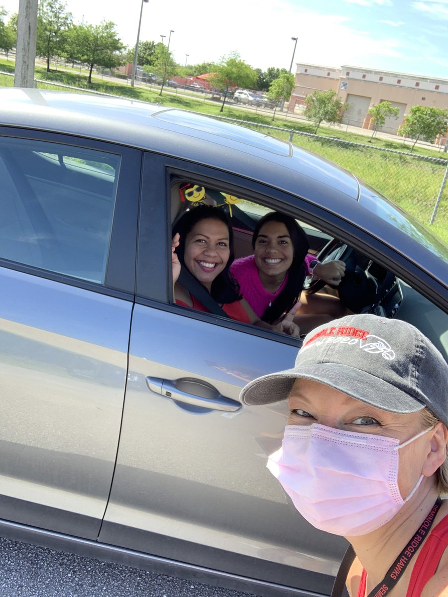 TheRidgeDance's tweet photo. It’s Senior Checkout...Day 1!  Seniors come show your spirit, decorate your cars, and honk your horns!!! https://t.co/rwRfwUqtd1