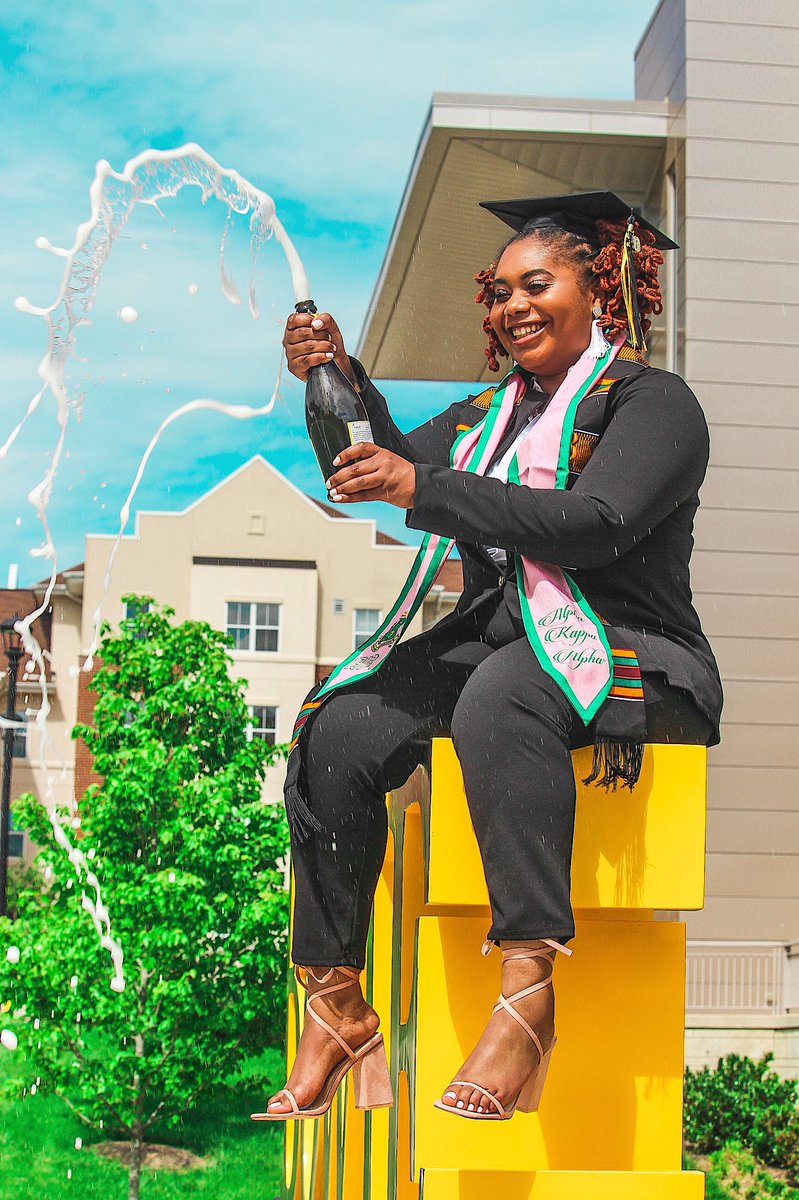 Bwill_2LIVE's tweet photo. Most recent grad shoot❗️🎊👩🏾🎓 Congrats to Raven @rastacaine_ Class of 2020 from Bowie State University🔥❗️#Bookme #BSU
#alphakappaalpha #bowiestateuniversity #classof2020 #thelunchtable #bwill_2live📸 #graduation #champagne #bet https://t.co/oW4X3A8p9G