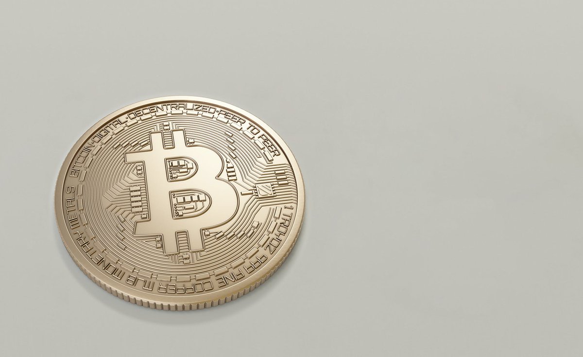 munchcoin's tweet photo. Happy Bitcoin Pizza Day! 

On this very day 10 years ago, a man paid $30 for two papa johns pizzas.He was the first person to purchase something using #Bitcoin, and it cost him about 10,000 of it! In today's prices, that's just about $91 million! 

#BTC #PIZZA #BitcoinPizzaDay https://t.co/GZaCULpRjE