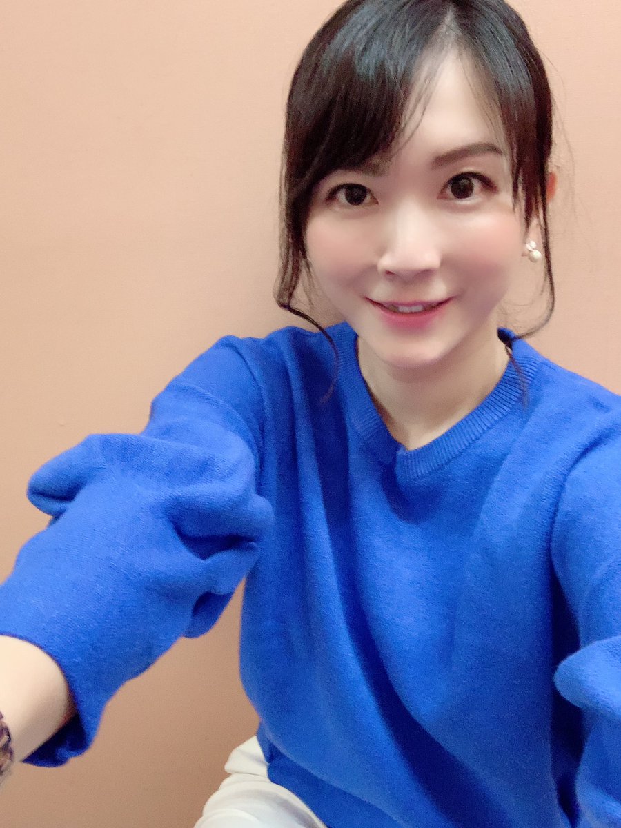海平 和 Kbsアナウンサー なごみん 今日のnewsフェイス トップスは Frenchpave さん ポワン袖シリーズ ラウンドネックのランタン袖ニットトップス ロイヤルブルー のポワン袖 私物のホワイトパンツに合わせました 海平 和 Kbsアナウンサー なごみん 今日のnewsフェイス トップスは Frenchpave さん ポワン袖シリーズ ラウンドネックのランタン袖ニットトップス ロイヤルブルー のポワン袖 私物のホワイトパンツに合わせました