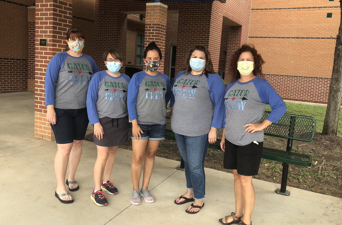 AueGuidance's tweet photo. Student distribution (Family Day) #gatorcrew #theaueway @VickiSills @DeannaOMarah @melodyapena00 @MsSanchezGT @SilberschlagU @adrianna197290 @Huddles1Gillian https://t.co/sKouncb9FO