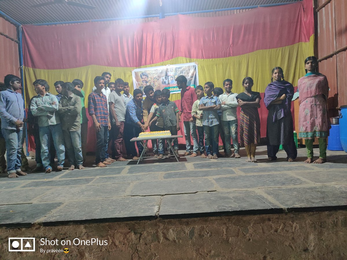NSNFkadapa's tweet photo. #nani anna birthday celebrations @KiranMedasani @NSNFguntur @NSNFkrishna @TrendsforNani https://t.co/7Z4ULIMya6