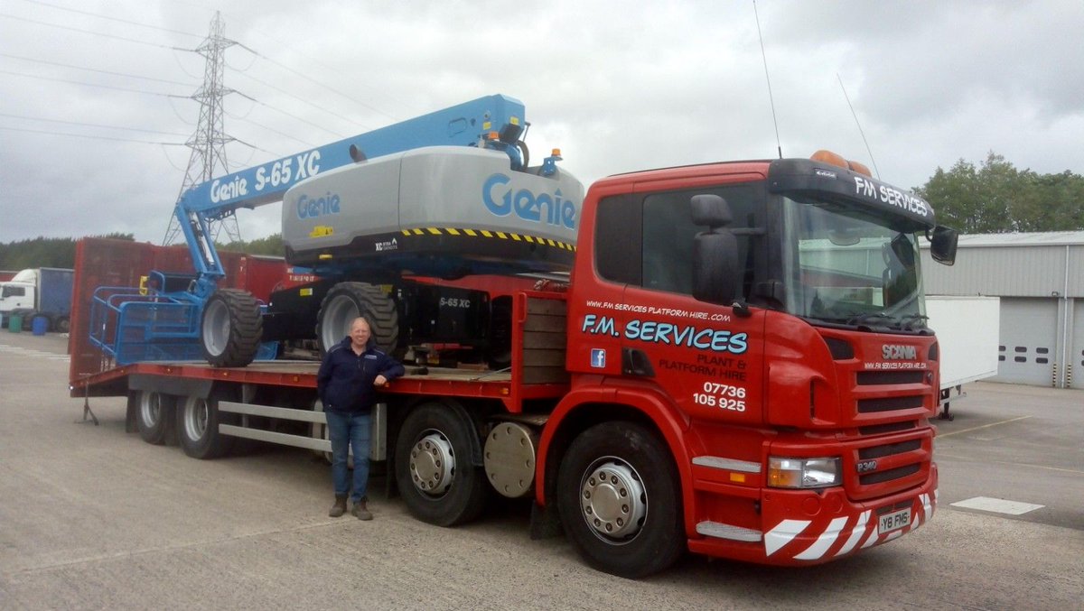 SleatorPlant's tweet photo. No handshakes around here but a big thank you to Fergus of F M Services none the less for his recent purchase of this brand new #Genie S65 #BoomLift 💪
#accessplatform #accessmachinery #workingatheight https://t.co/dI8hMXKynW