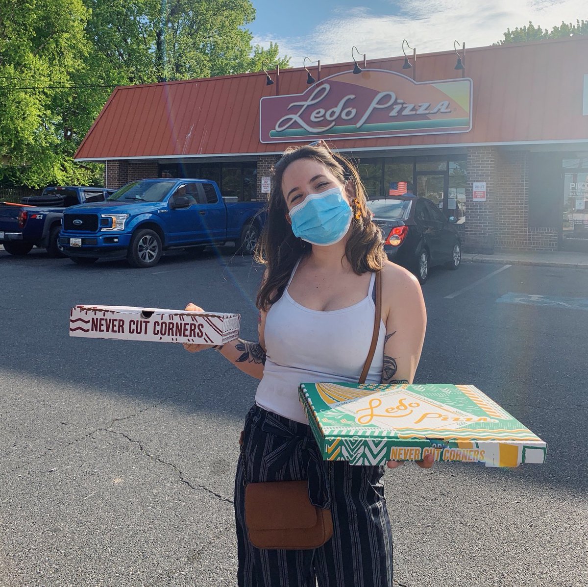 LedoPizza's tweet photo. 🟥 #FridayFeeling GIVEAWAY 🟥

RETWEET &amp; FOLLOW 
for a chance to win a 
$25 #LEDOPIZZA GIFT CARD!

(4 winners‼️ picked at random at 10pm on 5/22/20)

Choose the CARRYOUT Experts Tonight! Order Online!

https://t.co/kejs7IxzZB

FAST. EASY. FRESH. https://t.co/HLpDapovzF