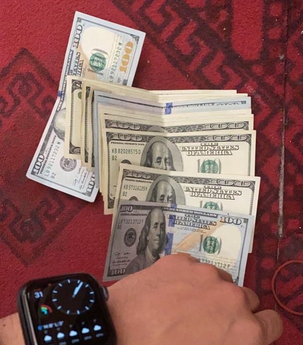 finansal_slave's tweet photo. Bugün maaş günüm ve başı boş bir köpek olduğum için paramı değerlendiremiyorum 😭
Sadece yakışıklı ve Maço sahip arıyorum 💵
 DM DEN MESAJ ATIN
#Fetish #master #finansalköle #cashmaster https://t.co/2GtvCH4iyI