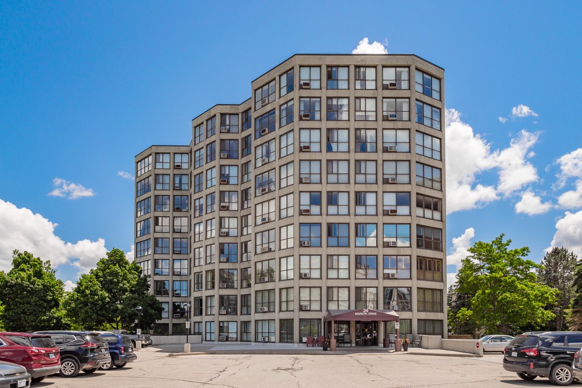 blondeee5478's tweet photo. 😃 New Listing! 

Are you looking to downsize?  This beautifully updated, move-in ready unit could be the one for you!  Views of Riverside Park, walking distance to amenities, and much more.
Take a 3D tour and message me for more details:
https://t.co/qIUx2EdcoY https://t.co/bKXQUIkzzg