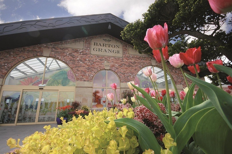 bartongrangegc's tweet photo. See all the measures we've put in place to keep both our customers and staff safe whilst at Barton Grange by watching this video:
https://t.co/KCVrFPIXB4
#StaySafe #BartonGrange #SocialDistancing https://t.co/14NELF1Aen