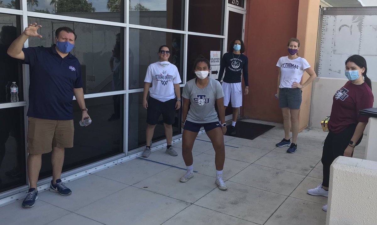 stu_cce's tweet photo. Bobcats 🐾 getting our sweat on this morning 💦💪🏾, helping pack
700 meals (!) for the community with our friends @SpiritAirlines ✈️ &amp; Feeding South Florida 🍞
#SafeServiceFridays
#STUProud #LeadersForLife https://t.co/x5gTs4oJuB