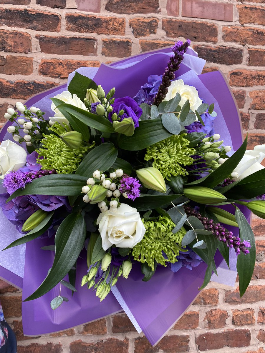 HighPeakFlowers's tweet photo. Our delivery driver said there has been lots of happy faces today😃 #lifeofaflorist #florist #flowers #bouquets #newmills #highpeak #birchvale #mellor #rowarth #marple #marplebridge #hayfield #glossop #chinley #chapelenlefrith #whaleybridge #furnessvale #disley #highlane #strines https://t.co/NLJdz7v0Za